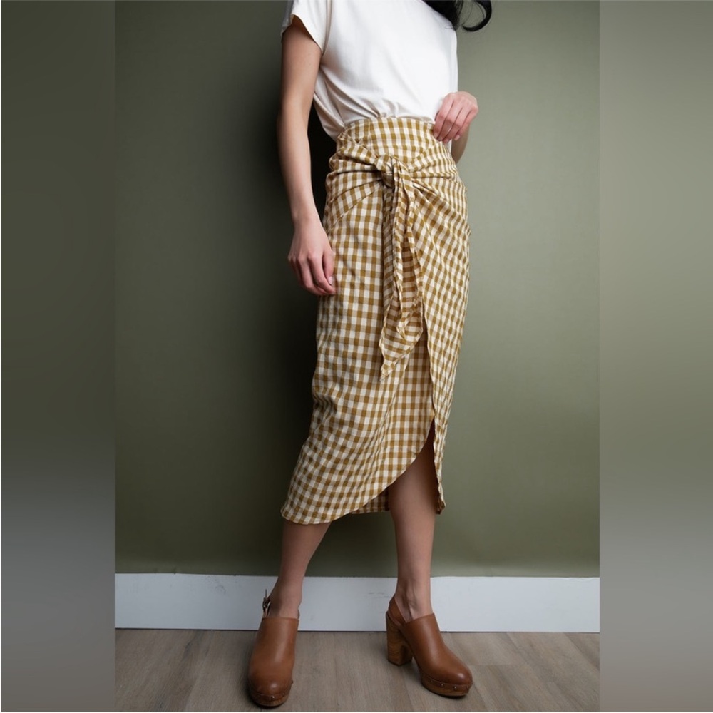 NWT Miou Muse Mustard and Cream GINGHAM
Skirt Tie Front Midi